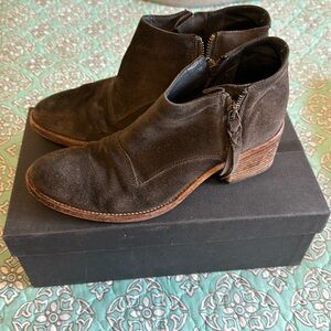 Alberto Fermani Capricia ankle boots in anthracite. Made in Italy